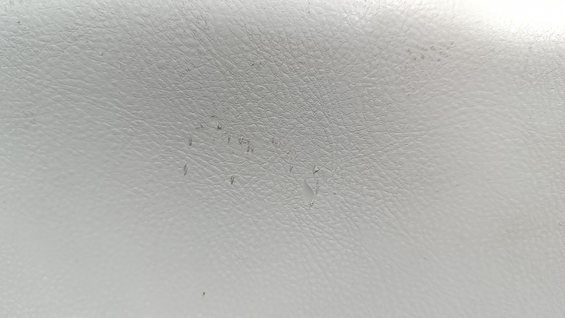 Обшивка двери багажника пластик верхняя Lexus RX300 RX330 RX350 RX400h 04-09 серая, царапины