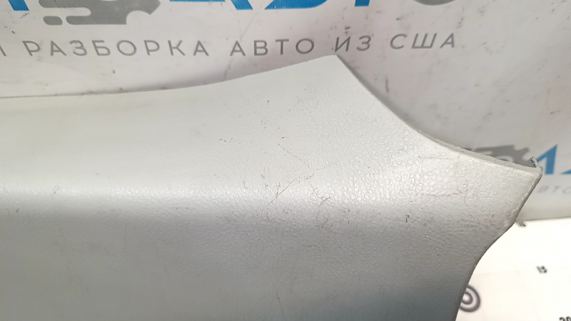 Обшивка двери багажника пластик верхняя Lexus RX300 RX330 RX350 RX400h 04-09 серая, царапины