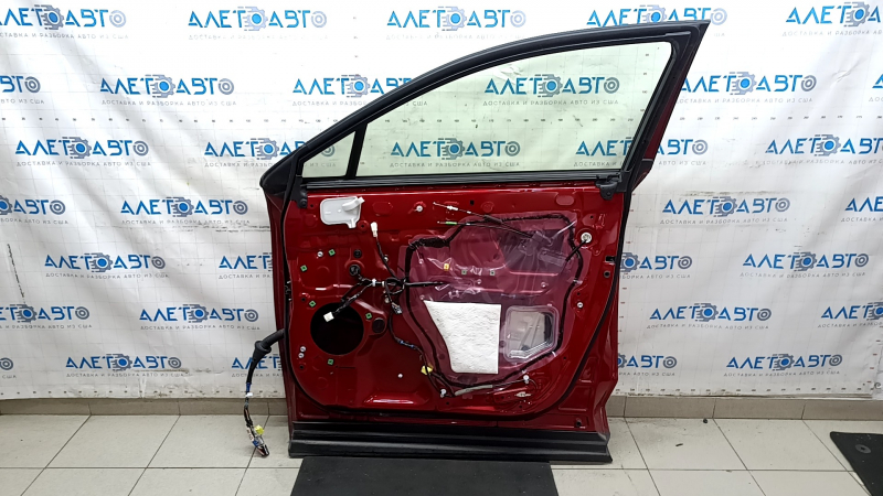 Дверь в сборе передняя правая Lexus NX200t NX300 NX300h 15-21 красный 3R1, царапины на накладке, сломано крепление на накладке