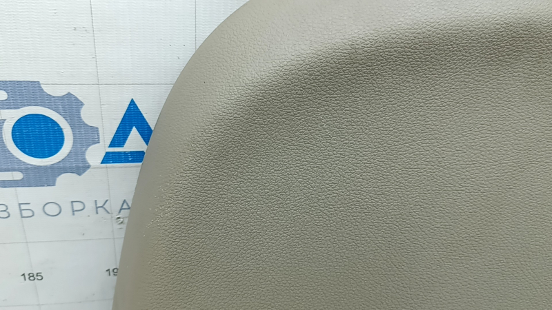 Накладка водительского сиденья задняя Kia Optima 16-18 бежевая, царапины, под чистку