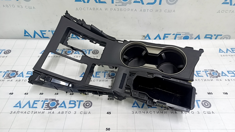 Центральная консоль бокс для Lexus NX 2015-2021, подстаканники, вид спереди.
