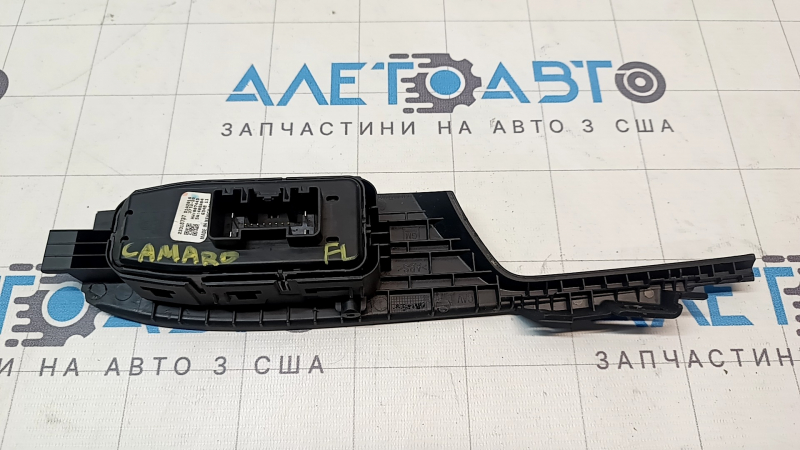 Управление стеклоподъемником передним левым Chevrolet Camaro 16-24 черный, 2 auto, с черной накладкой, царапины