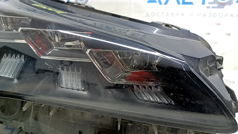 Фара передняя правая в сборе Lexus NX200t NX300h 15-18 LED, три линзы, потертости, царапины
