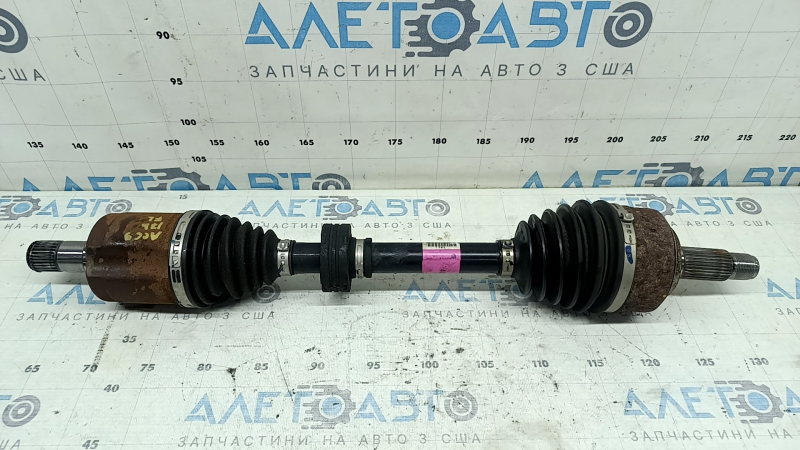 Привод полуось передняя левая Honda Accord 2013-2017, общий вид детали с минимальными следами использования.