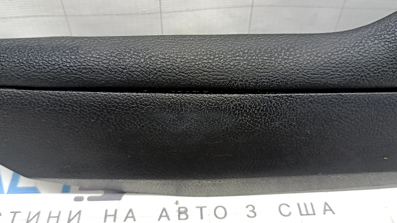 Накладка центральной консоли боковая левая Lincoln MKZ 17-20 кожа черная, пятна
