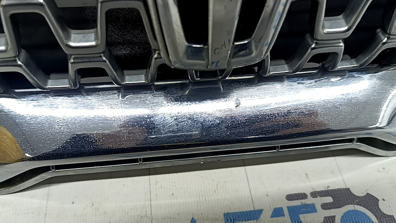 Решетка радиатора grill Lincoln MKZ 17-20 хром, с эмблемой, полез хром, песок