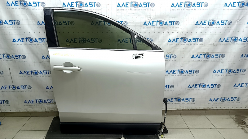 Дверь в сборе передняя правая Toyota Venza 21-24 keyless, белый 070, царапины, тычки на хроме