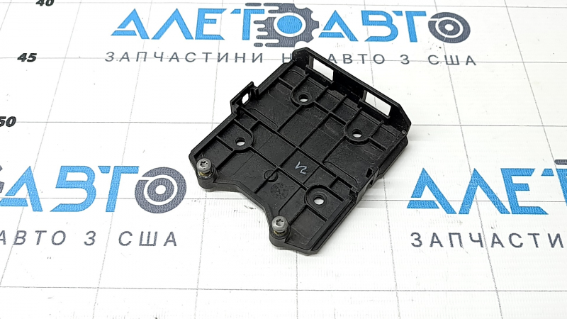 Кронштейн датчика слепых зон BSM левый Ford Mustang mk6 15-23