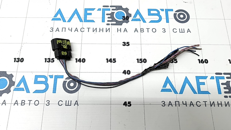 Фишка на датчик слепых зон правая Ford Mustang mk6 17-22 6 пинов