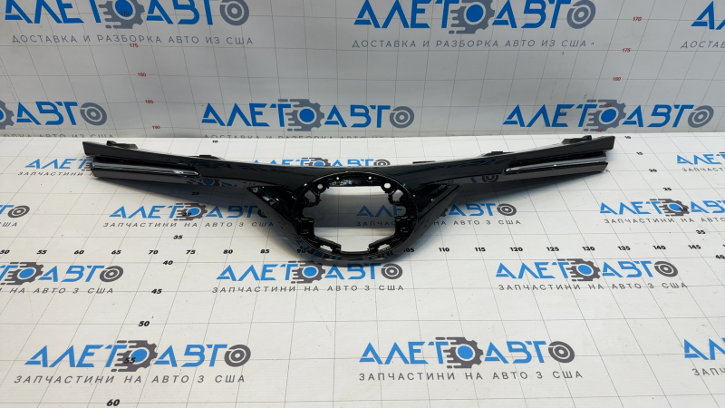 Решетка радиатора grill Toyota Rav4 16-18 с хром молдингами