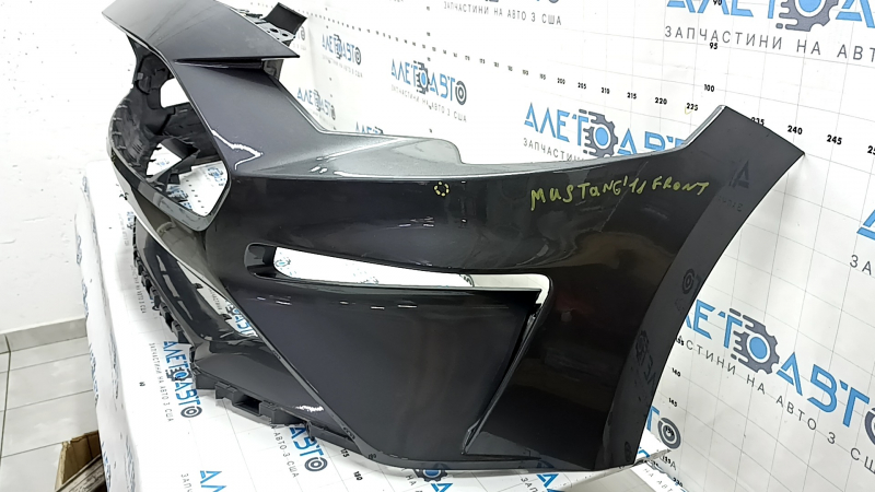 Бампер передний голый Ford Mustang mk6 18-23 рест, графит, царапины, незаводские отверстия, вмятины