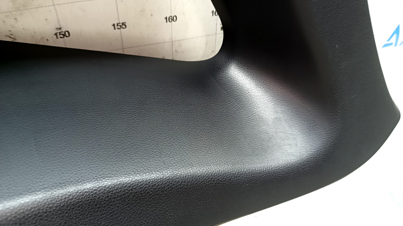 Накладка задней стойки правая Toyota Venza 21-24 черная, царапины