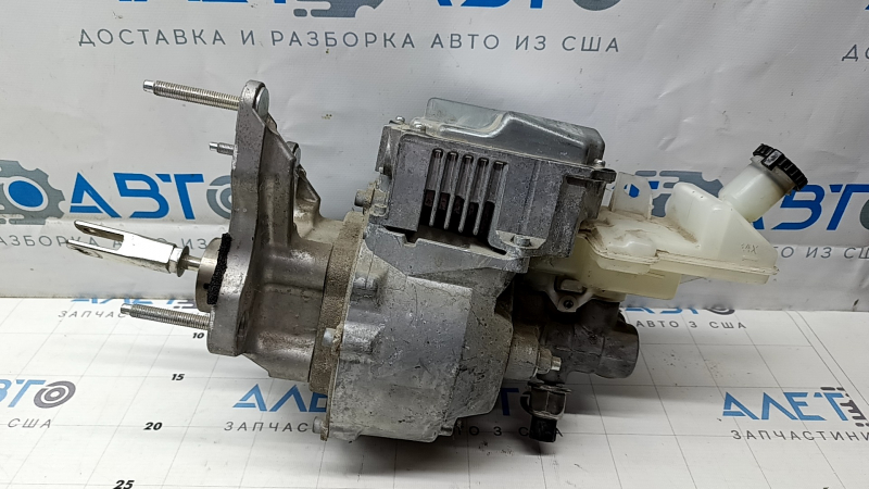 Сборка главного тормозного цилиндра с вакуумным усилителем для Nissan Leaf 2011-2017, следы эксплуатации