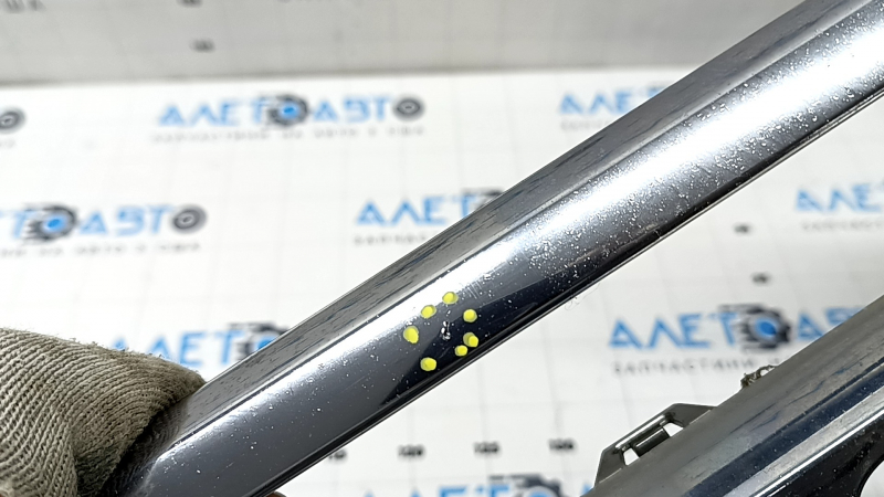 Накладка губы переднего бампера Mercedes GLC 300 20-22 хром, царапины, примято, потрескан хром, сломаны крепления