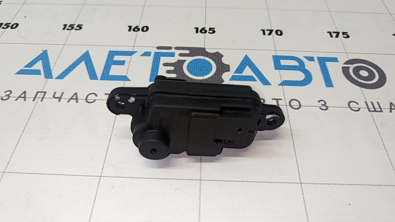 Замок лючка бензобака VW Jetta 19-26 4 пина
