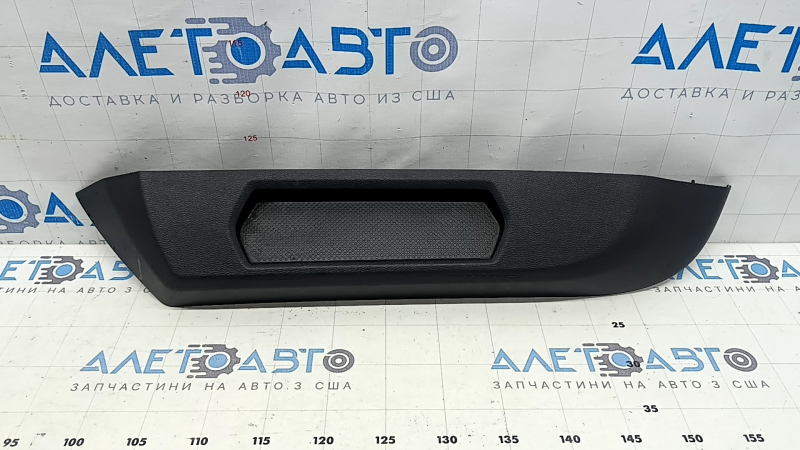 Накладка обшивки арки багажника правая VW Tiguan 18-24 черная под 3 ряда, царапины