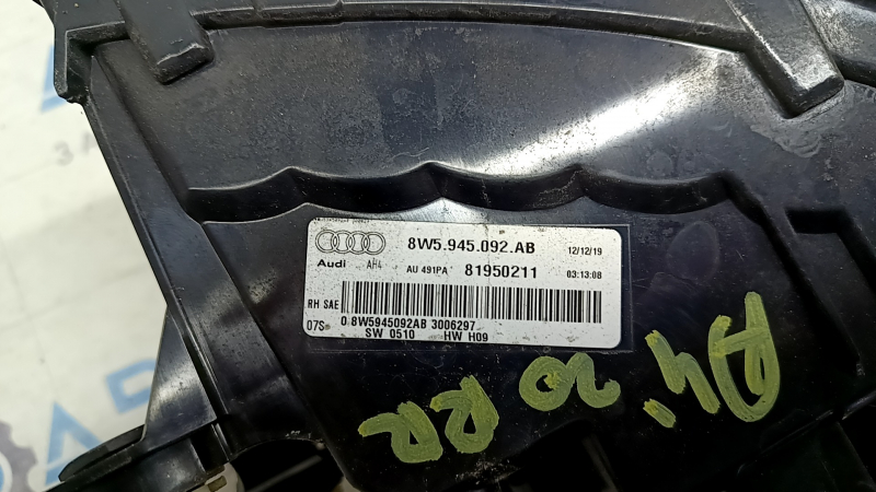 Фонарь внешний крыло правый Audi A4 B9 20-25 седан LED, скол