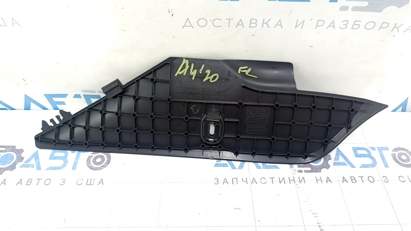 Накладка центральной консоли передняя левая Audi A4 B9 17-25 черная