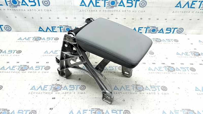 Подлокотник центральной консоли Audi A4 B9 20-25 кожа серая с кронштейном