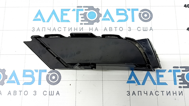 Заглушка переднего бампера левая Volkswagen Tiguan 2018-2024, трещина в креплении.