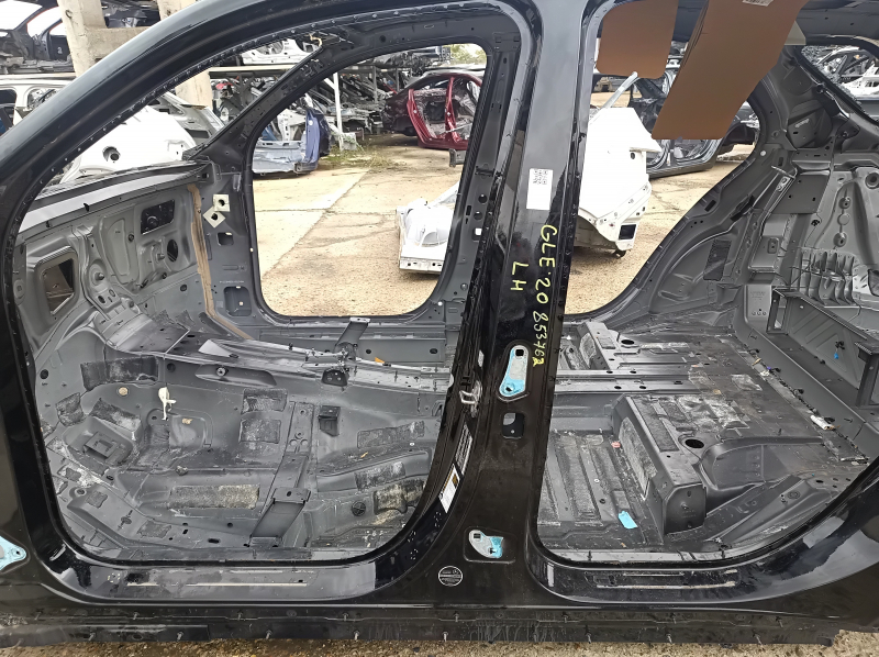 Стойка кузова центральная левая Mercedes W167 GLE 350 450 20-23 на кузове, тычки
