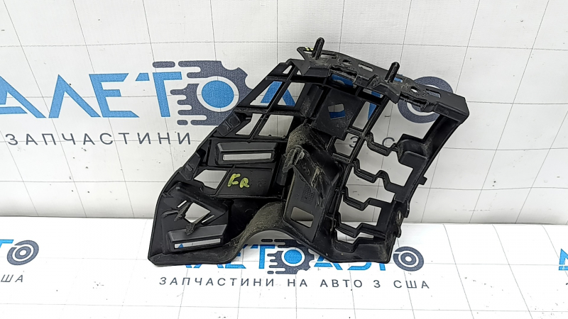 Крепление переднего бампера правое внешнее Volvo XC90 16-25 под тип 1, надломано крепление