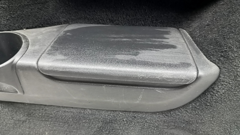 Обшивка арки правая Volvo XC90 16-25 под 3 ряд, с подстаканником, черная, с крюком, царапины