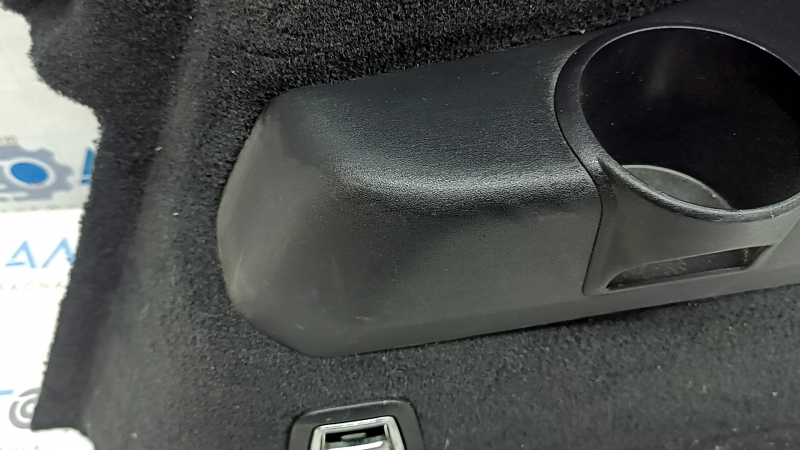 Обшивка арки правая Volvo XC90 16-25 под 3 ряд, с подстаканником, черная, с крюком, царапины