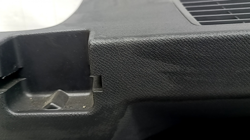 Обшивка арки правая Volvo XC90 16-25 под 3 ряд, с подстаканником, черная, с крюком, царапины