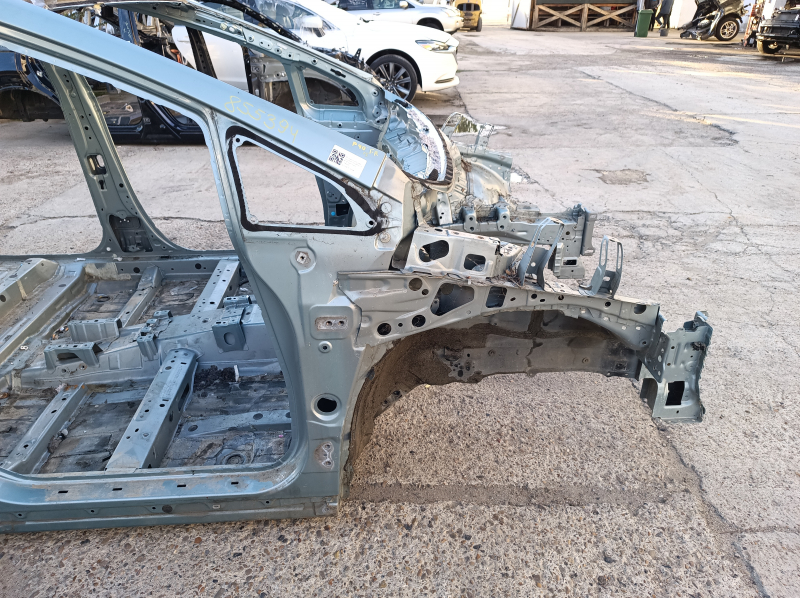 Кузов-жесть для Toyota Prius V 2012-2017, состояние без дефектов.