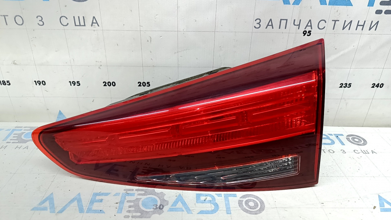 Фонарь внутренний дверь багажника правый Hyundai Tucson 19-21 галоген, царапины