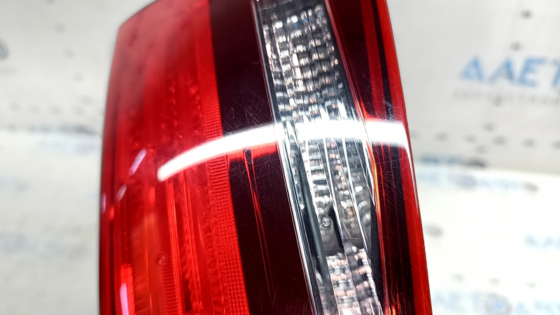 Фонарь внутренний дверь багажника правый Hyundai Tucson 19-21 галоген, царапины