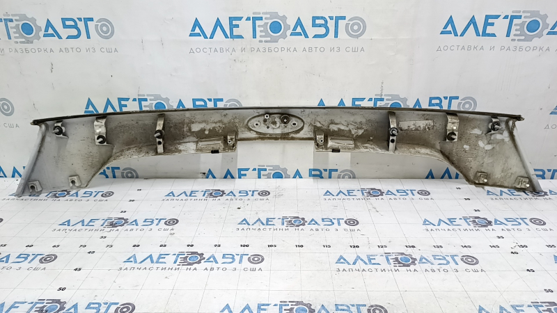 Молдинг двери багажника верхний без эмблемы Ford Escape MK3 17-19 рест, под камеру, надломаны крепления