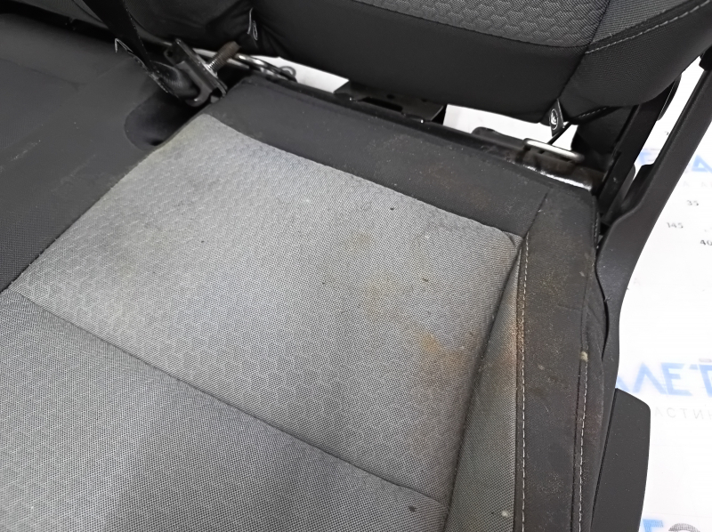 Задний ряд сидений 2 ряд левое Ford Escape MK3 17-19 ткань черно-серое, с ремнем, ржавчина, примято, под химчистку