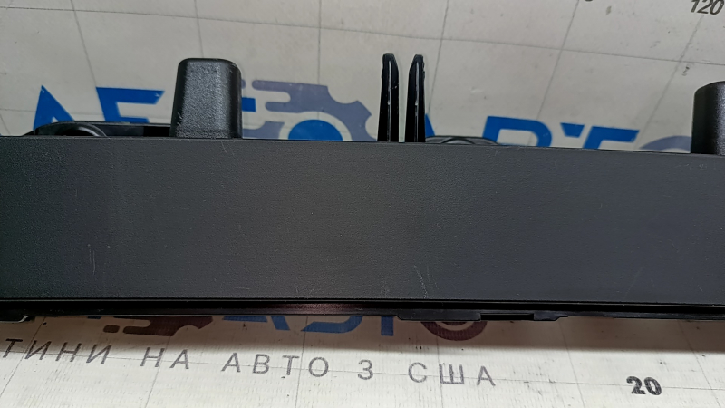 Накладка сгиба двери задней левой верхняя Tesla Model X 22-26 черная, царапины
