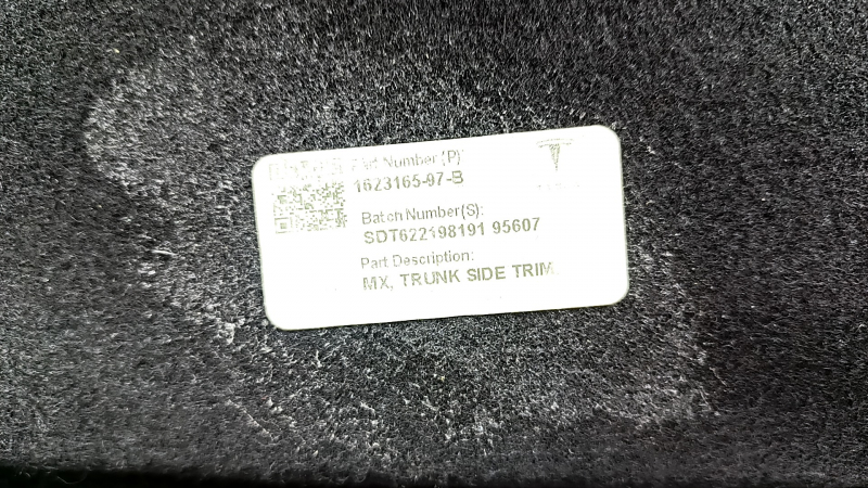 Обшивка арки задня права Tesla Model X 22-26 задня чорна тканина, з лампою підсвічування, під прикурювач, потертість, під чищення