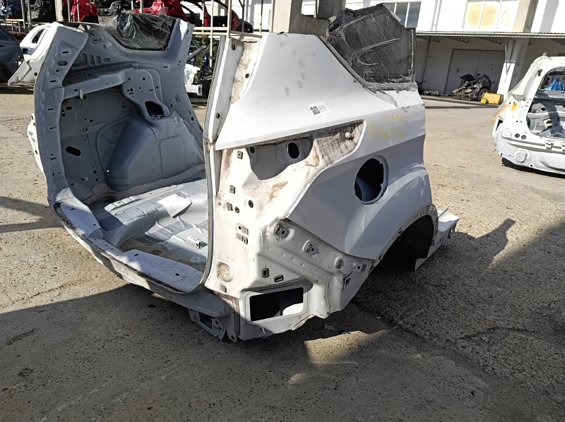 Задняя правая четвёрть кузова Ford Escape MK3 13-19, вид с другого ракурса, минимальные следы эксплуатации