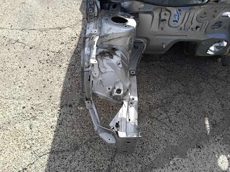 Четверть передняя правая для Toyota Prius 50, демонстрация детали без износа.