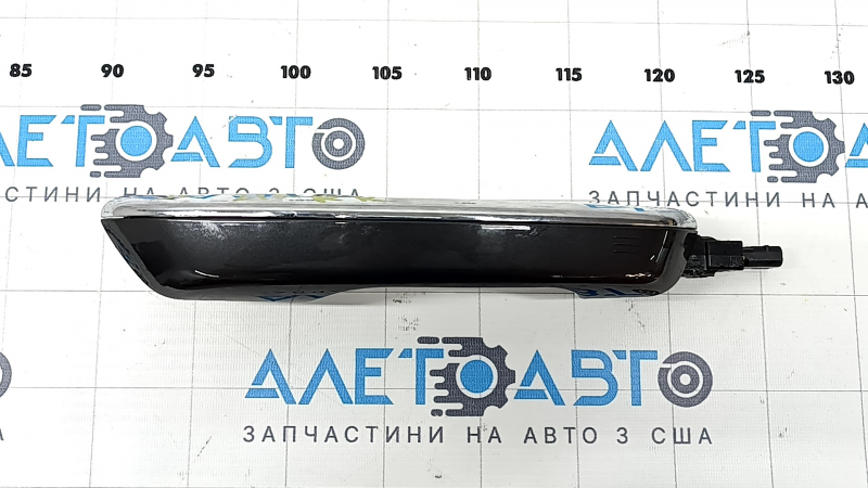 Ручка двери задней правой Jeep Grand Cherokee 2021-2026 без дефектов, первоклассный оригинал.