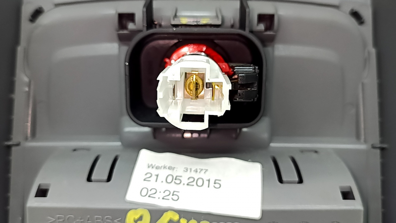 Накладка центральной консоли задняя Audi Q5 8R 13-17 в сборе, темно-серая, с прикуривателем, трещина в креплении