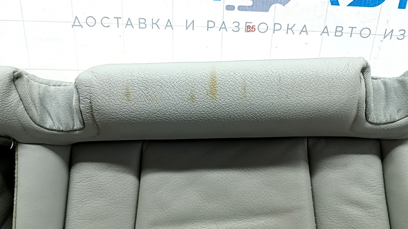 Фотография подголовника подушки заднего ряда Audi Q5, видны пятна