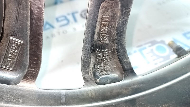 Боковой вид диска, на котором заметны царапины, для Ford Fusion mk5 2013-2020.