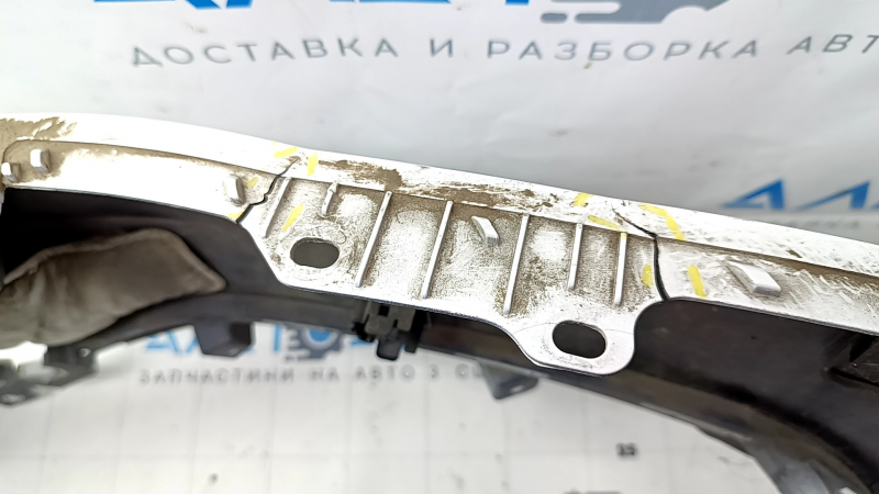 Внутренний вид заднего бампера Kia EV6 2022-2026, места для установки парктроников и Park Assist.