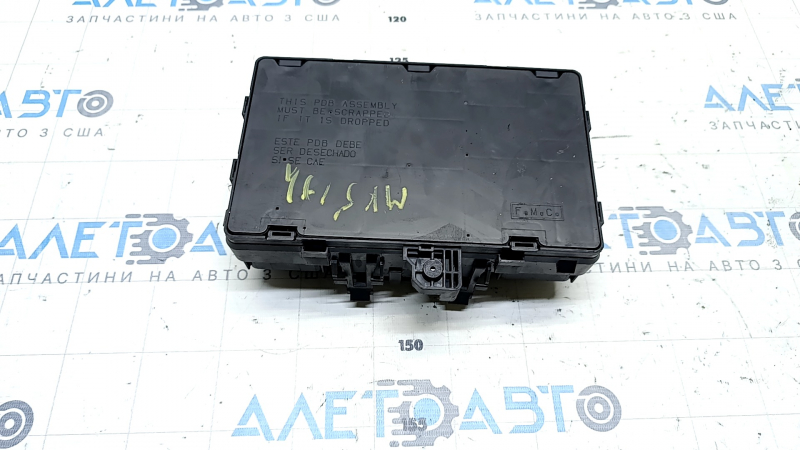 Блок предохранителей подкапотный Ford Fusion mk5 17-20 hybrid, plug-in, надломан корпус