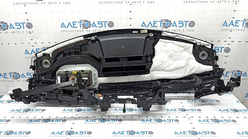 Торпедо передняя панель с AIRBAG Jeep Grand Cherokee WL 21-24 PHEV, кожа черная серая строчка, с накладкой под музыку Mcintosh, с каркасом, надрыв