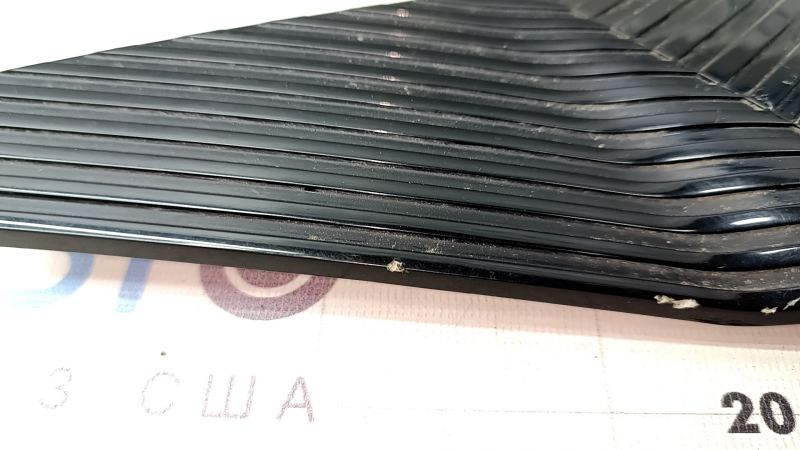 Накладка колесного диска Kia EV6 22-26 под R20, царапины, сколы