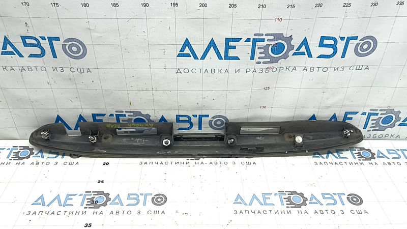 Молдинг двери багажника Lexus RX300 RX330 RX350 RX400h 07-07 с хром накладкой, царапины, полез хром