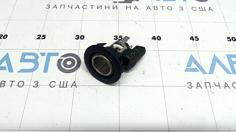Прикуриватель консоли Lexus RX300 RX330 RX350 RX400h 04-09 черный, с накладкой, царапины