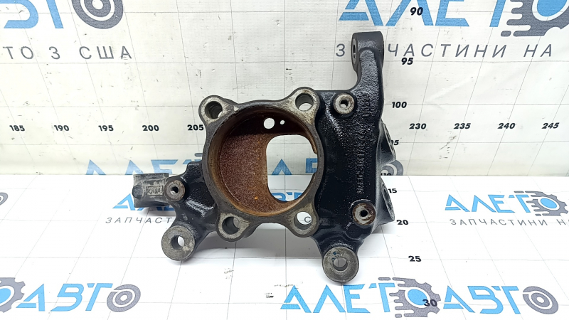 Цапфа передняя правая Ford Mustang mk6 21-23 тип 2