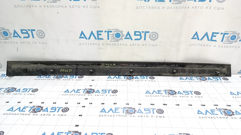 Дверь передняя правая с дефектами: клей и потертости; подходит для Tesla Model X, годы 2022-2026.